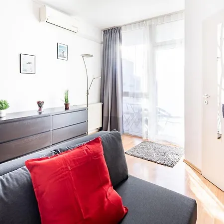 Easy Parking - Sunny - Cozy