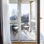 Easy Parking - Sunny - Cozy
