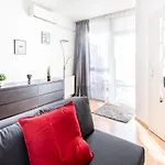 Easy Parking - Sunny - Cozy